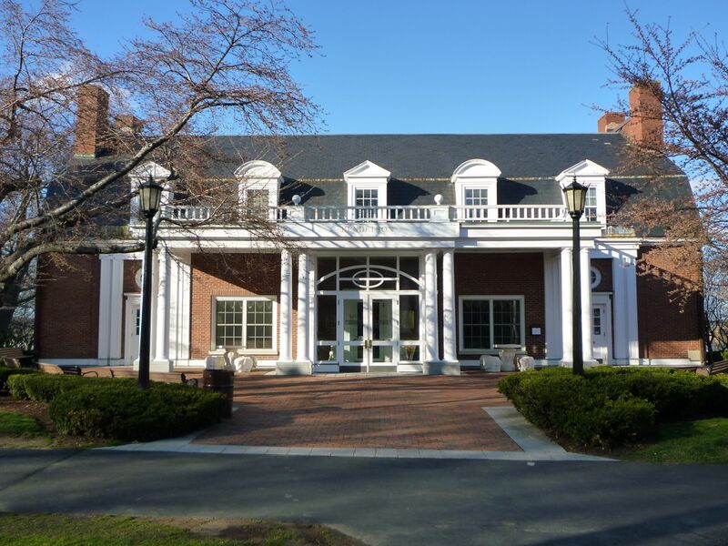 ملف:Tufts Bendetson hall.JPG