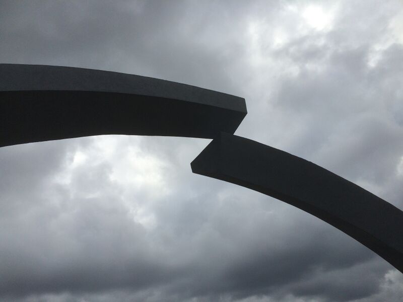 ملف:Разорванное кольцо 150909.jpg