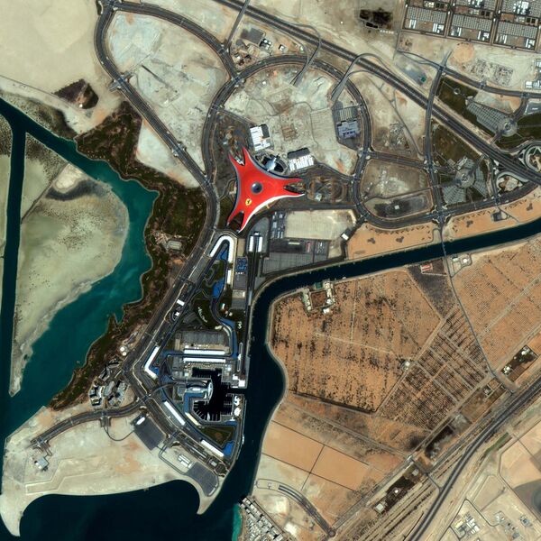ملف:Ferrari World.jpg
