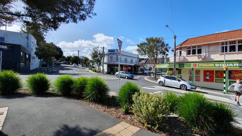 ملف:Hataitai central.jpg