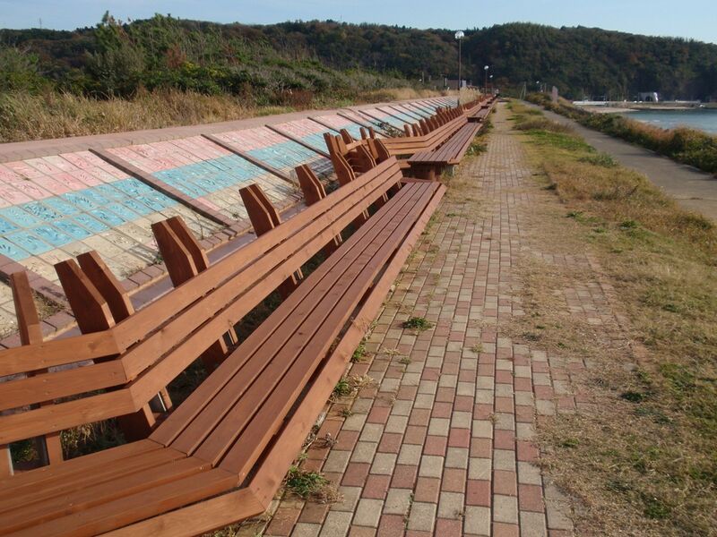 ملف:Longest bench.jpg