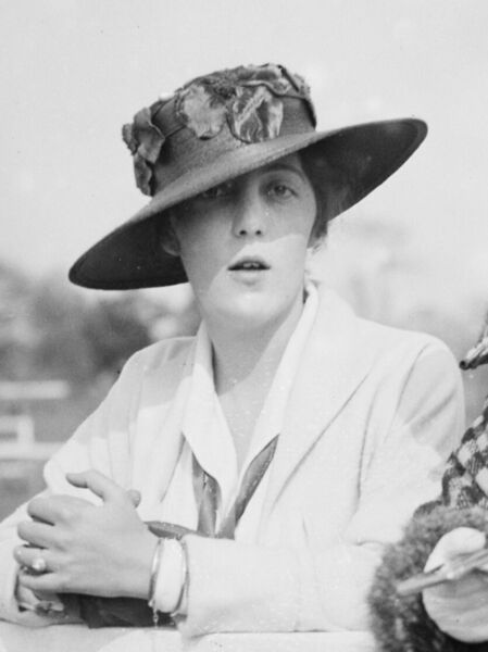 ملف:Mimi Scott LCCN2014698971 (cropped).jpg