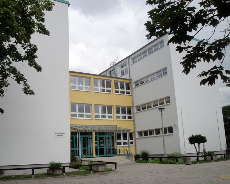 ملف:Naumburg Pestalozzischule (1).jpg
