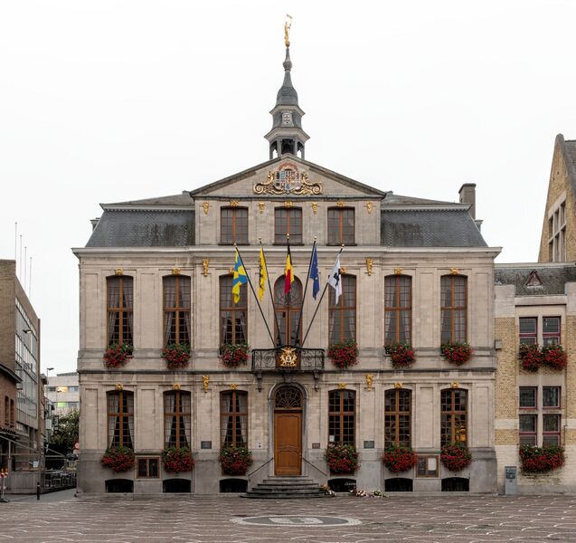ملف:Stadhuis Roeselare (DSCF9972).jpg