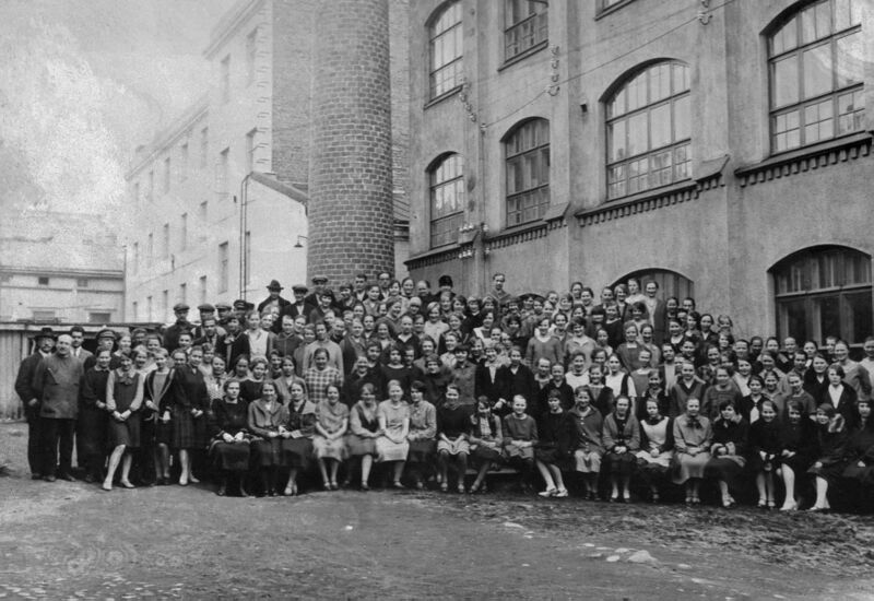 ملف:Tampereen Trikootehtaan työntekijöitä.jpg