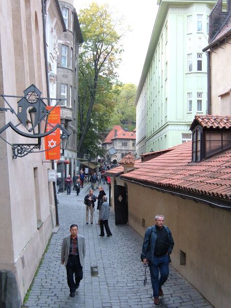 ملف:U stareho hrbitova, Prague.JPG