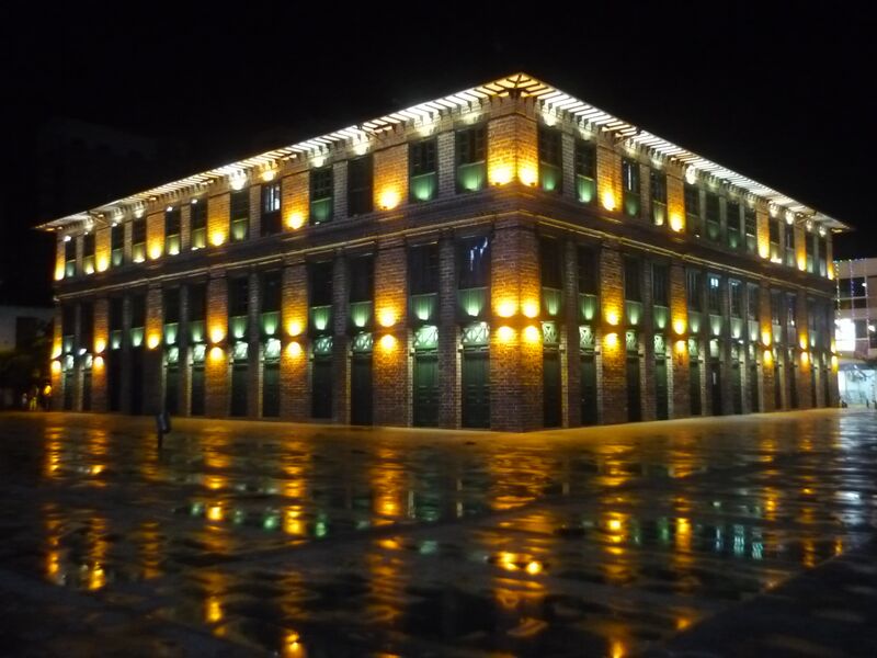 ملف:Edificio Carré - Medellín.JPG
