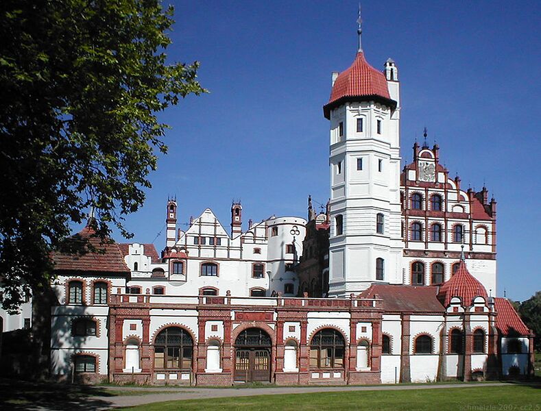 ملف:Schloss-Basedow.jpg