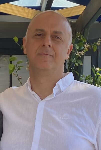 ملف:Ümit Özlale.jpg