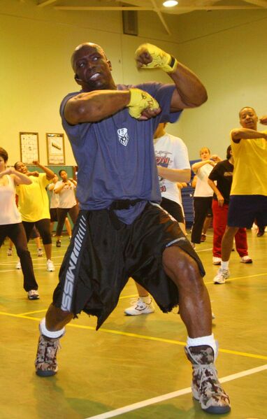 ملف:Billy Blanks navy.jpg