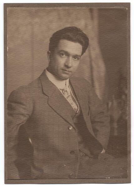 ملف:F Luis Mora.jpg