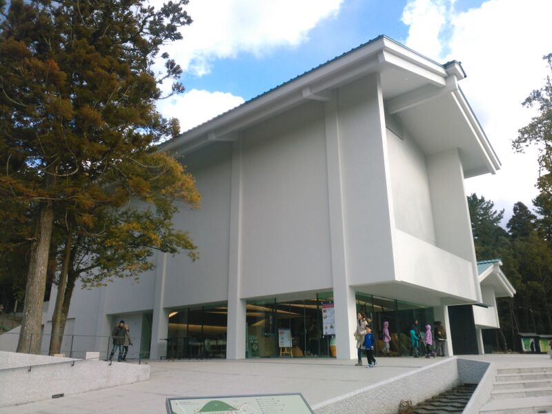 ملف:Kasuga-taisha Kokuhō-den.jpg