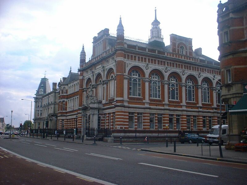 ملف:Leytontownhall.jpg