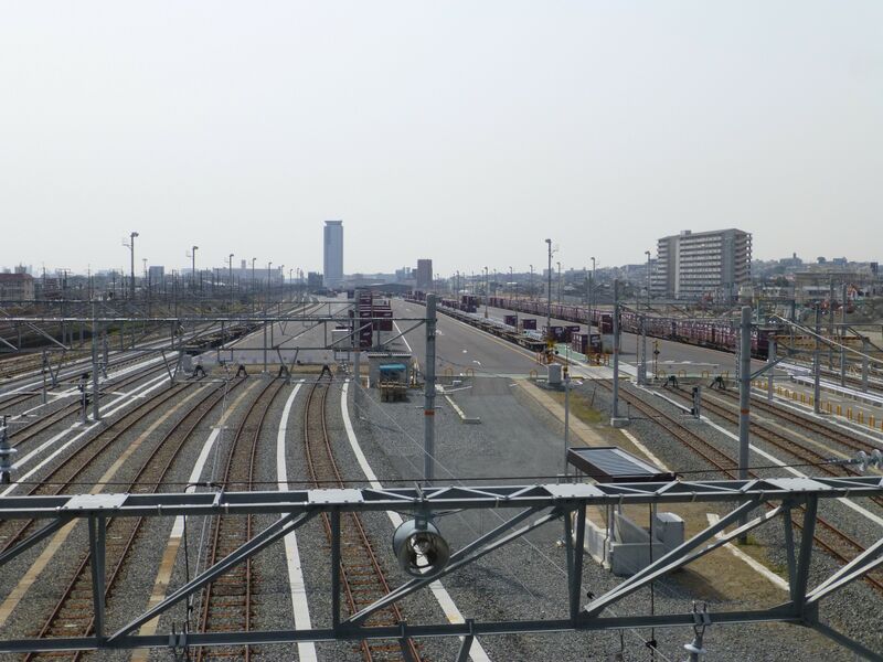ملف:Suita freight terminal 20130316.jpg
