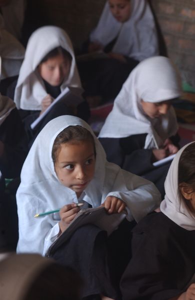 ملف:Girls' classroom in Afghanistan.JPG