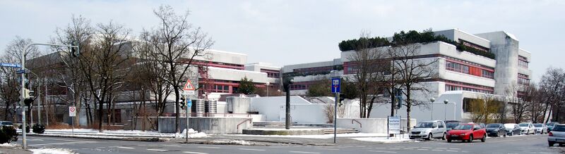ملف:Schulzentrum Fuerstenried-West - 1.JPG