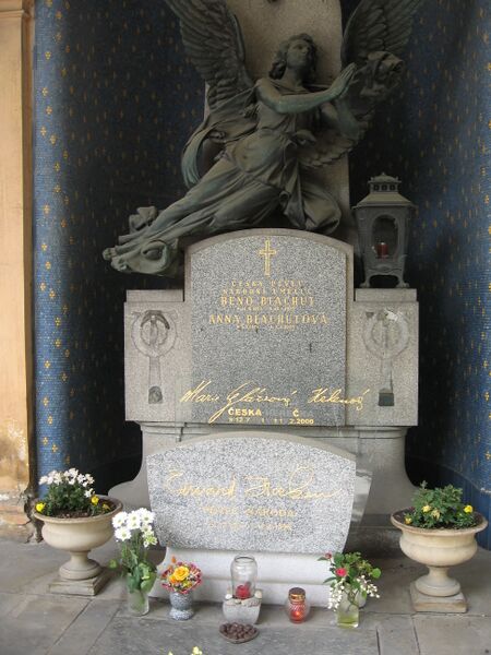 ملف:Vysehrad Blachut-Glazrova-Haken.jpg