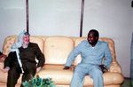 عرفات ورئيس مالي ألفا عمر كوماري، أبريل 1999.