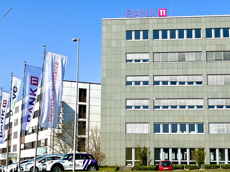 ملف:Bank11 Zentrale Neuss.jpg