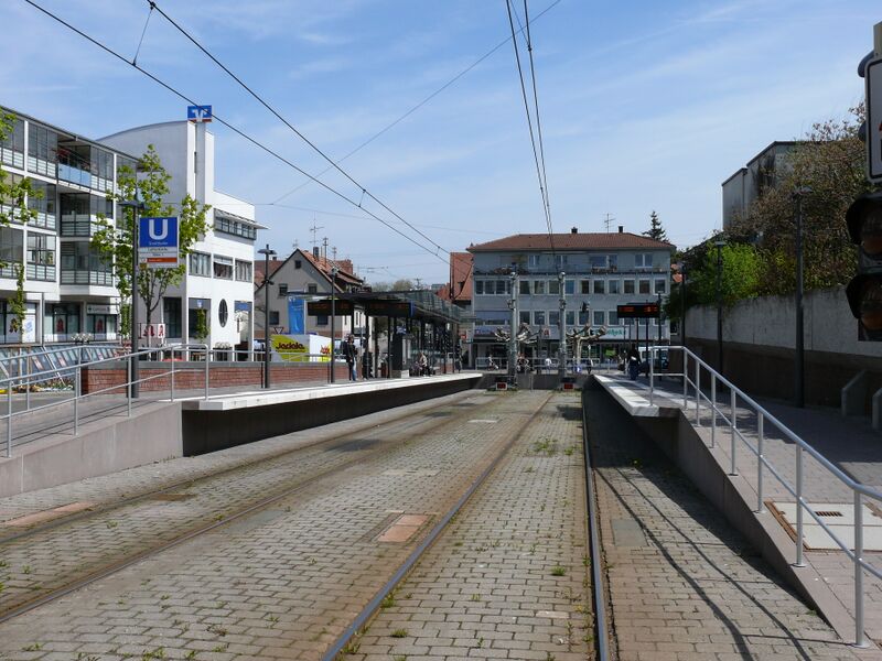 ملف:Stadtbahnhaltestelle Fellbach Lutherkirche.jpg