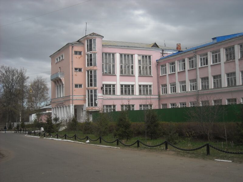 ملف:Рыбинское речное училище.JPG