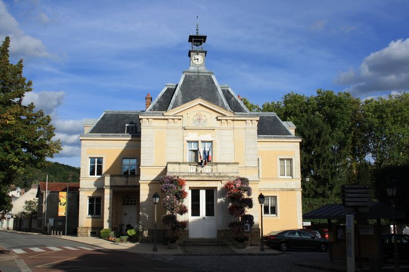 ملف:Mairie Chevreuse 2010 1.jpg