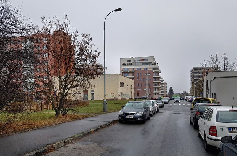 ملف:Zimova street, Praha.jpg