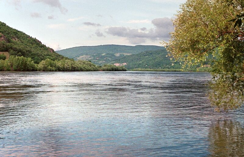 ملف:Dömös - Donauknie.jpg