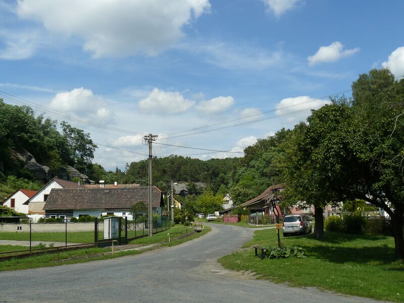 ملف:Lhotka (okres Melnik) 01.JPG