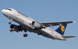 Lufthansa Airbus A320-211 D-AIQT 01 (cropped).jpg