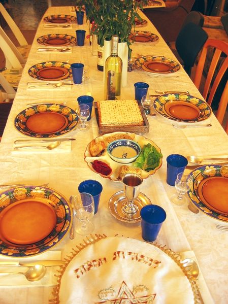 ملف:Sedertable.jpg