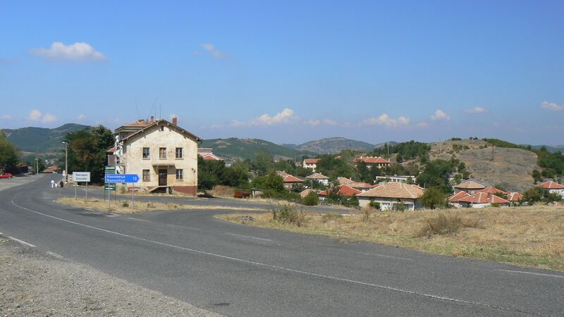 ملف:Village-Zvezdel-Bulgaria.JPG