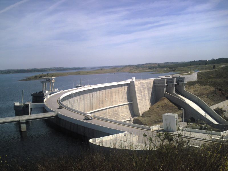 ملف:Alqueva dam-Rio Guadiana.JPG