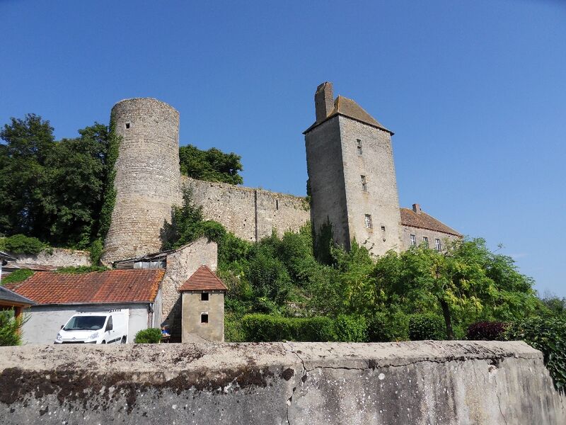 ملف:Château de Chavroches.jpg