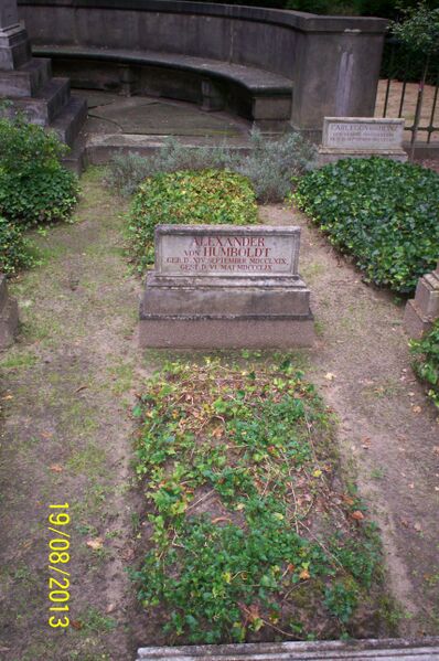 ملف:Alexander von Humboldt grave.JPG