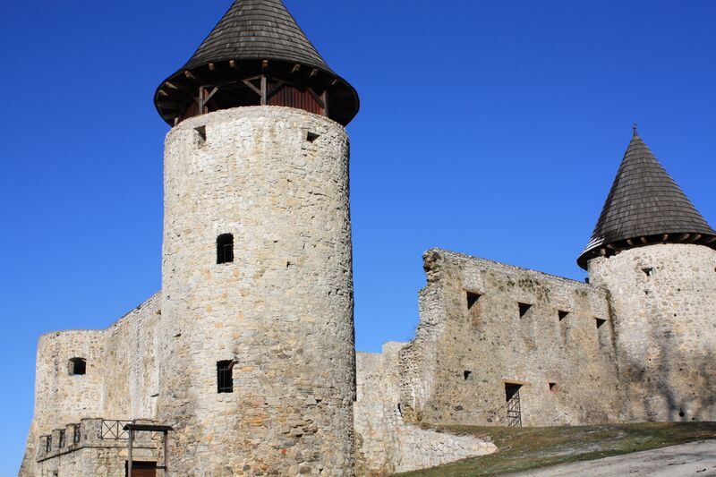 ملف:Castle Novigrad na Dobri.JPG