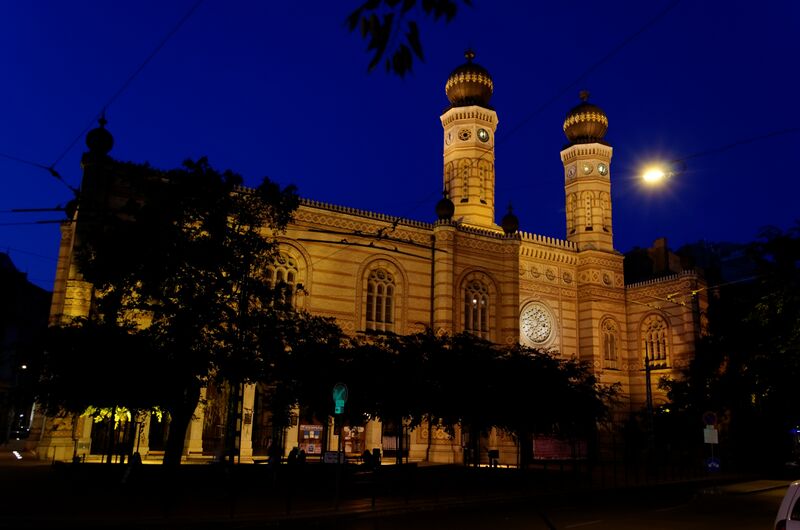 ملف:Great Synagogue Budapest.jpg