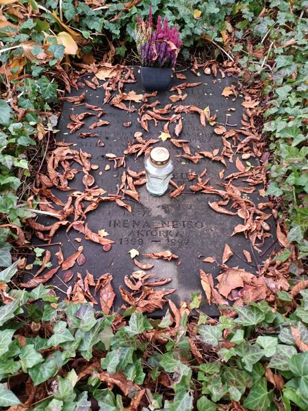 ملف:Irena Netto grób.jpg
