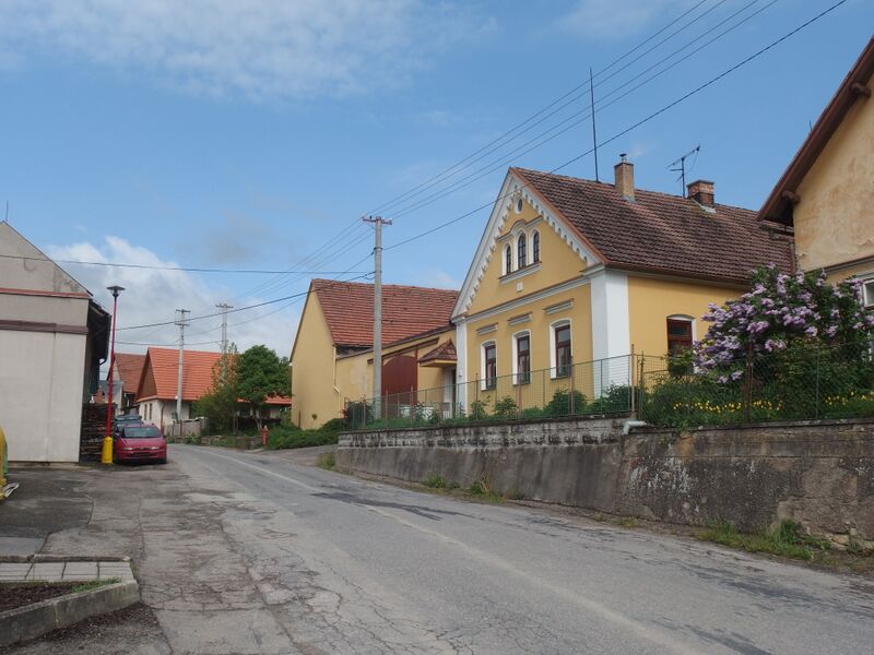 ملف:Libecina, ulice.jpg
