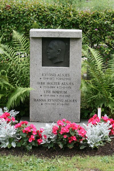 ملف:Alnas borsum grave.jpg