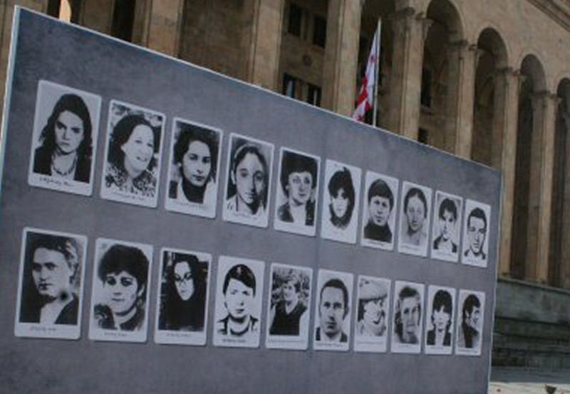 ملف:April9victims.jpg