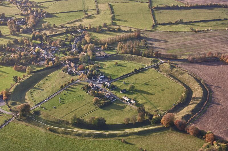 ملف:Wiltshire-Avebury.jpg