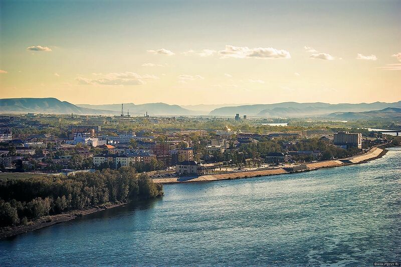 ملف:Город Кызыл с Хем-Белдири.jpg