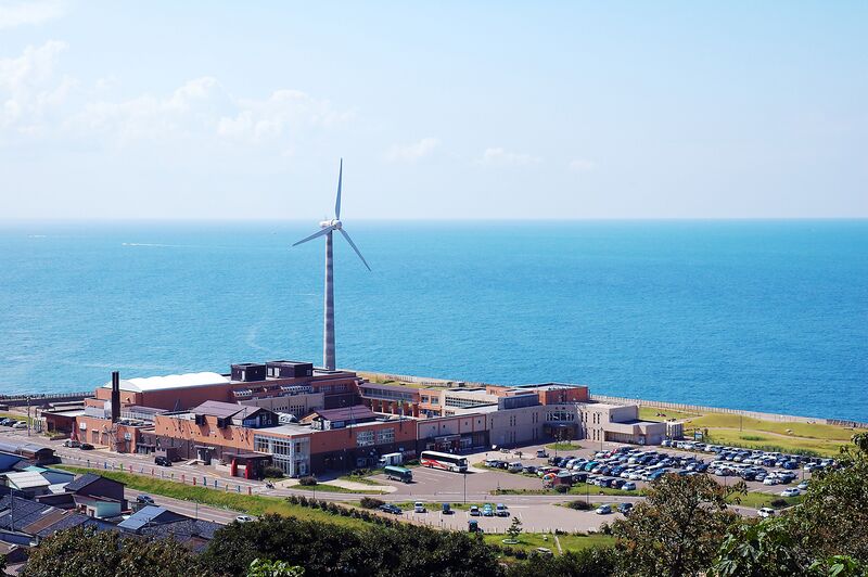 ملف:道の駅うみてらす名立 全景.jpg