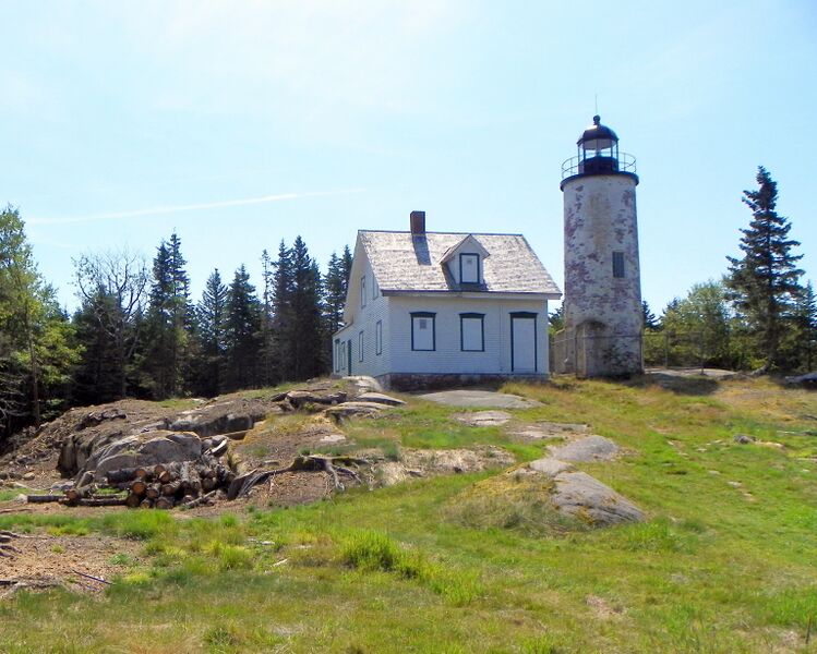 ملف:Baker Island Light Station.JPG