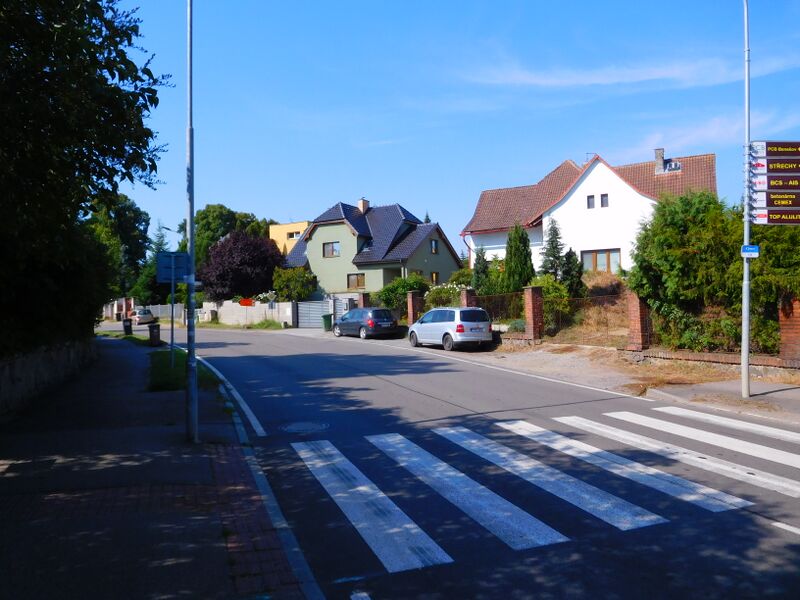 ملف:Benesov Ke stadionu.jpg