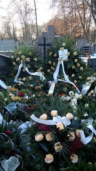 ملف:Lech Brański grave.jpg