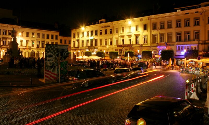 ملف:Plux at night.jpg