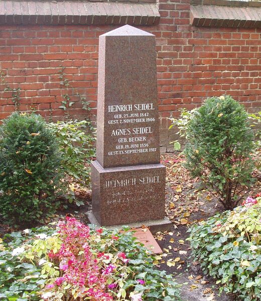 ملف:Heinrich Seidel Ehrengrab 20061019.jpg