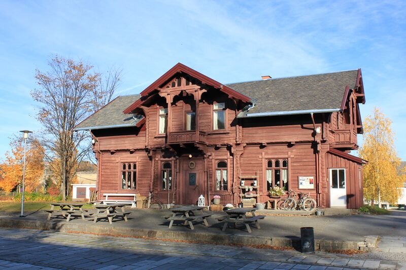 ملف:Jernbanestasjon på Skreia.JPG